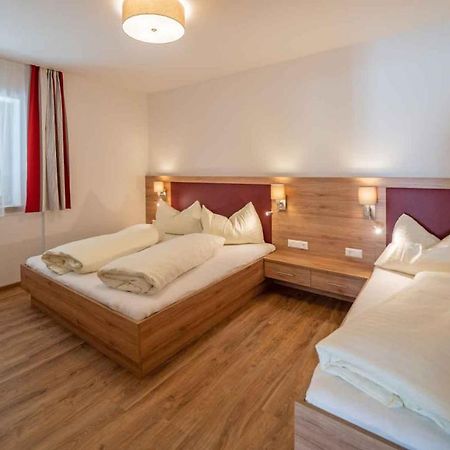 Hotel Haus Schluder - Familie Stanitzer à Weissensee Extérieur photo