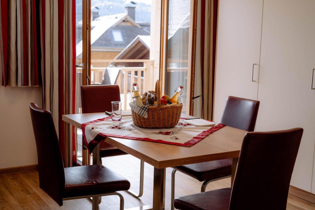 Hotel Haus Schluder - Familie Stanitzer à Weissensee Extérieur photo