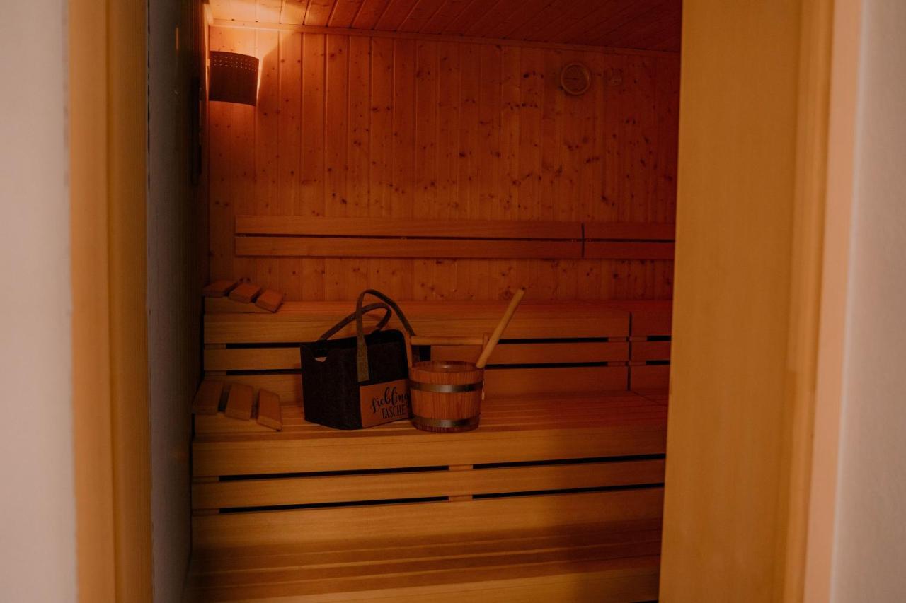 Hotel Haus Schluder - Familie Stanitzer à Weissensee Extérieur photo