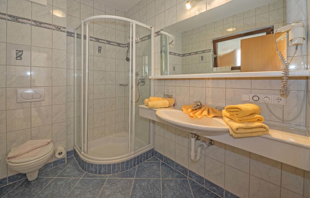Hotel Haus Schluder - Familie Stanitzer à Weissensee Chambre photo