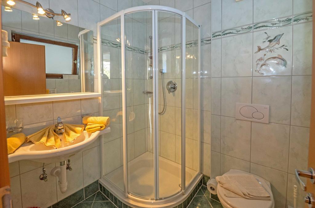 Hotel Haus Schluder - Familie Stanitzer à Weissensee Chambre photo