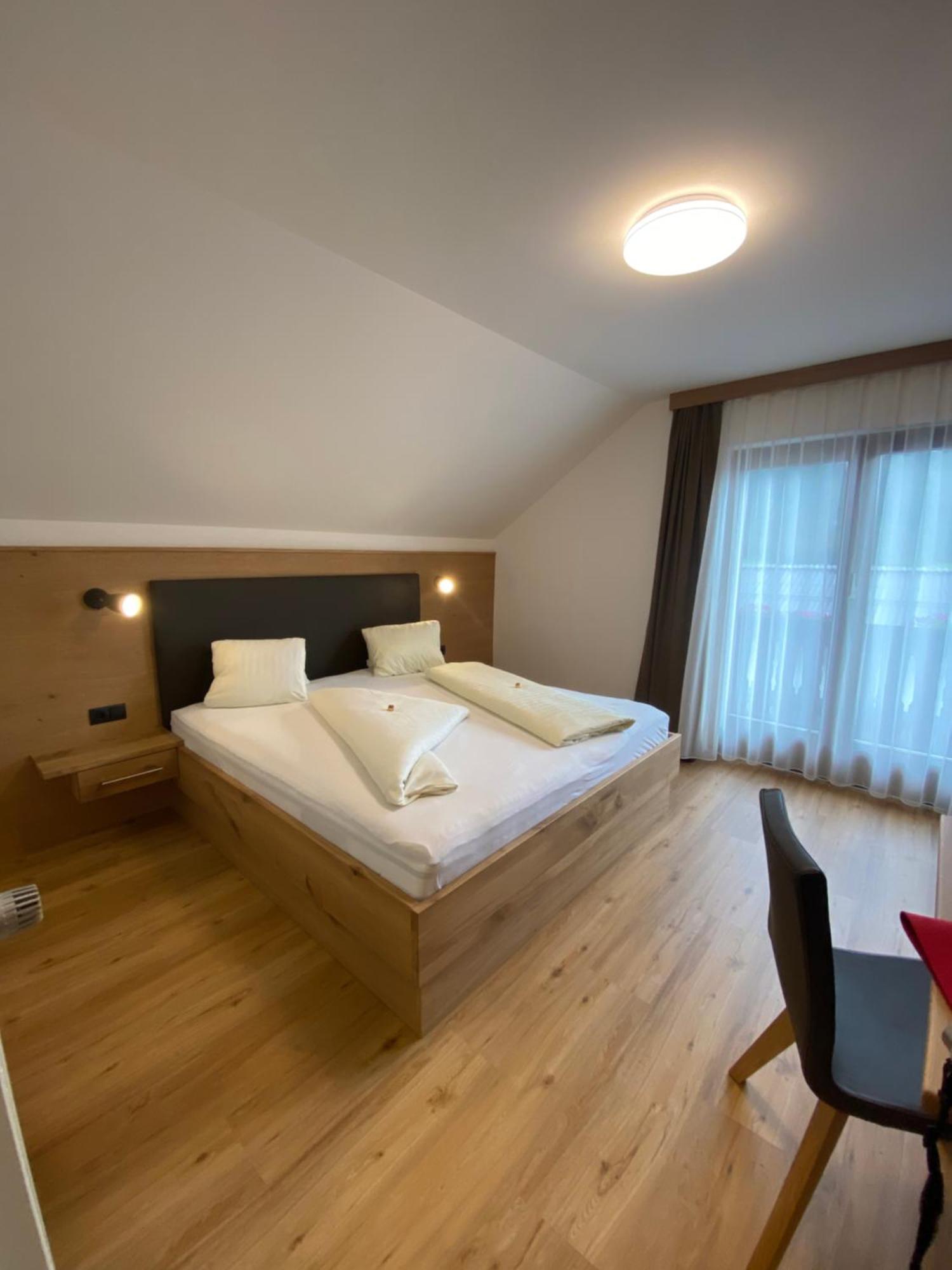 Hotel Haus Schluder - Familie Stanitzer à Weissensee Extérieur photo