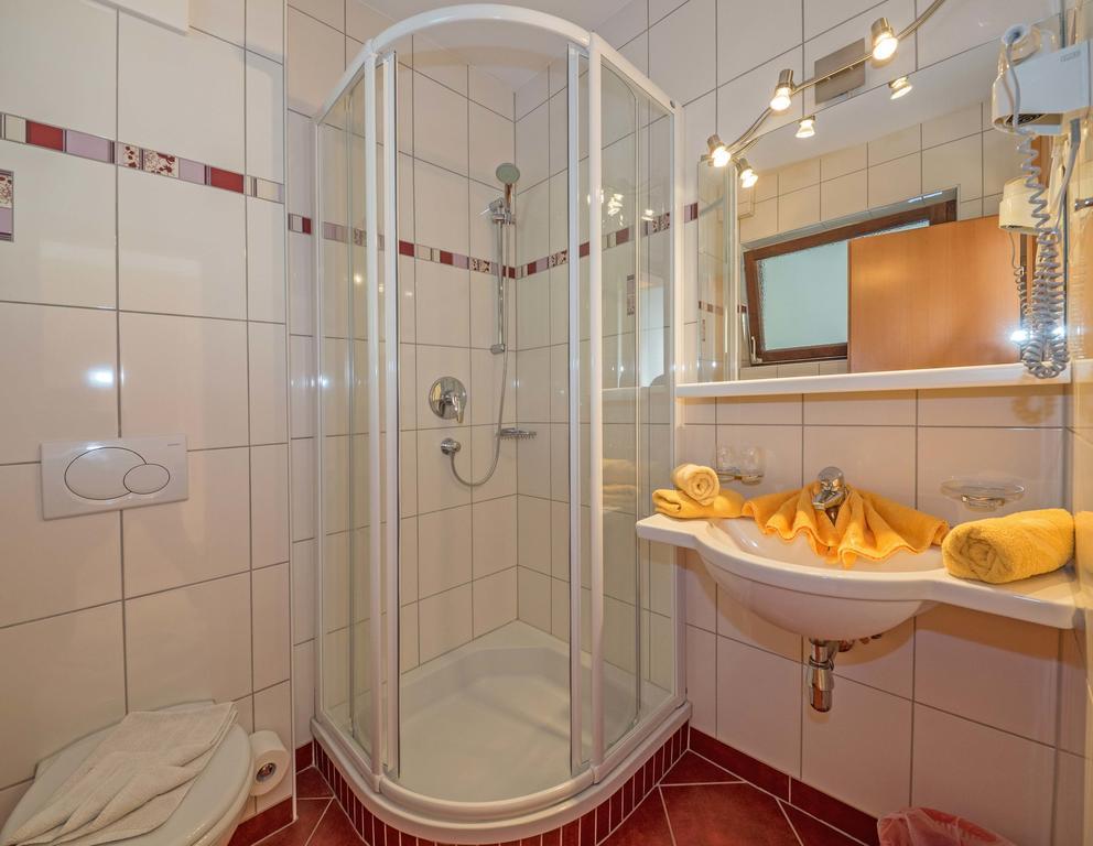 Hotel Haus Schluder - Familie Stanitzer à Weissensee Chambre photo