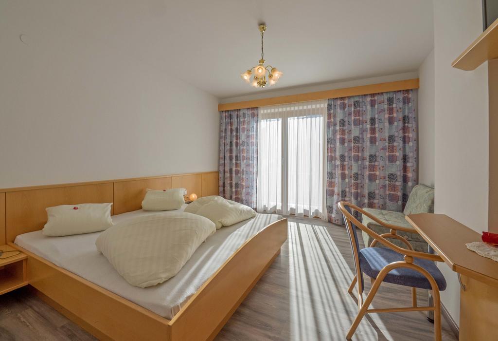 Hotel Haus Schluder - Familie Stanitzer à Weissensee Extérieur photo