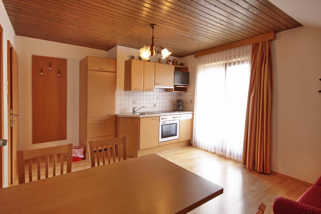 Hotel Haus Schluder - Familie Stanitzer à Weissensee Chambre photo