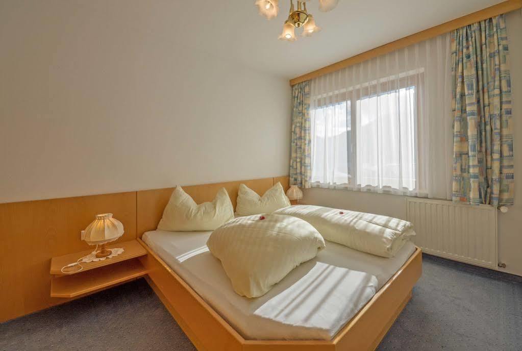 Hotel Haus Schluder - Familie Stanitzer à Weissensee Extérieur photo