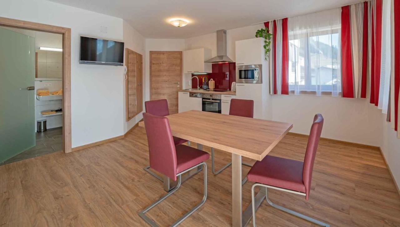 Hotel Haus Schluder - Familie Stanitzer à Weissensee Extérieur photo