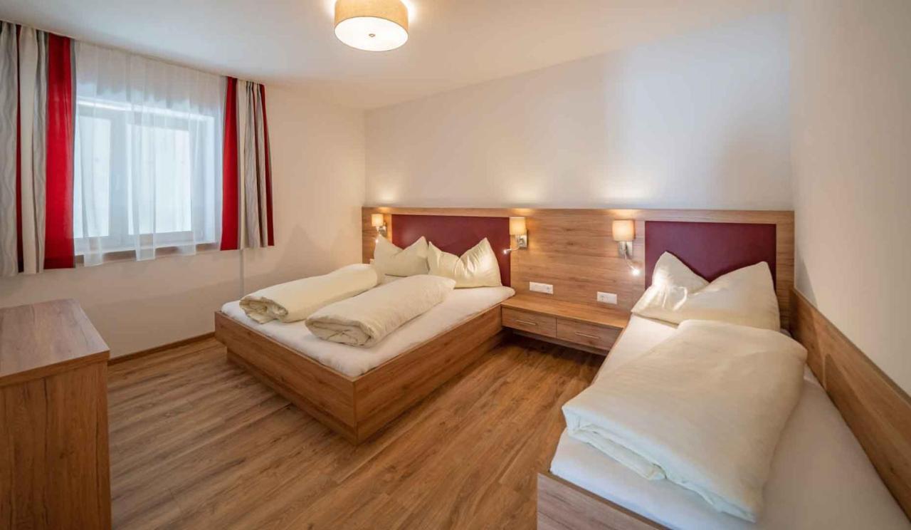 Hotel Haus Schluder - Familie Stanitzer à Weissensee Extérieur photo