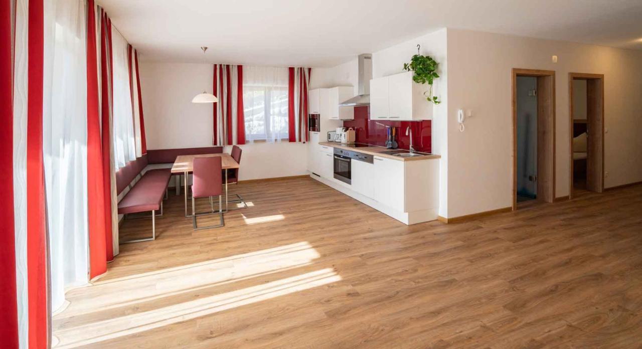 Hotel Haus Schluder - Familie Stanitzer à Weissensee Extérieur photo